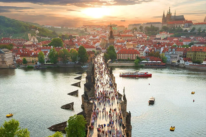 Sigling á Moldá með hádegisverði